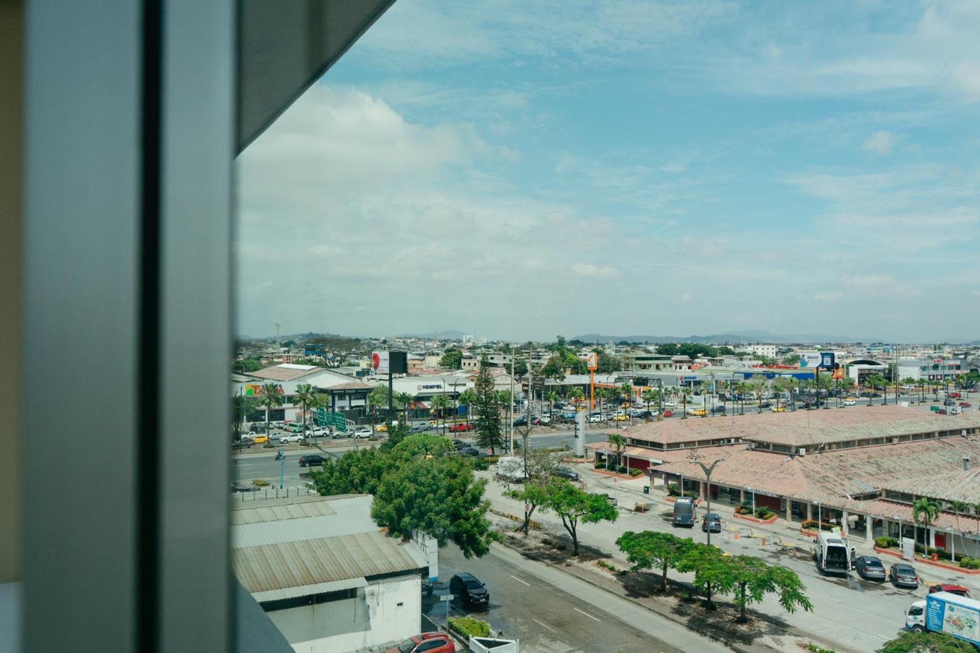 Holiday Inn Guayaquil Airport By Ihg Zewnętrze zdjęcie View of the city from the hotel