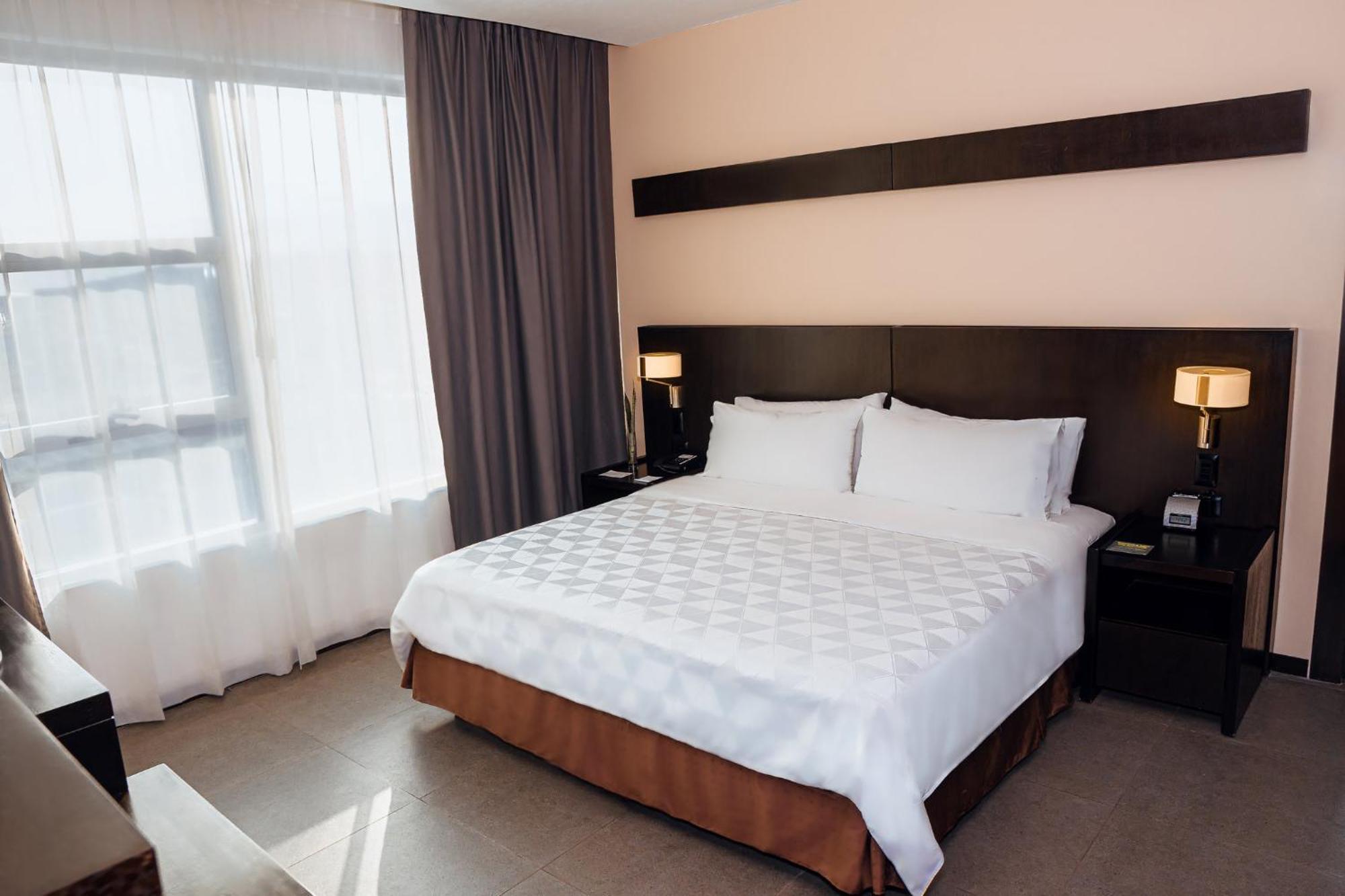 Holiday Inn Guayaquil Airport By Ihg Zewnętrze zdjęcie A bedroom at the hotel