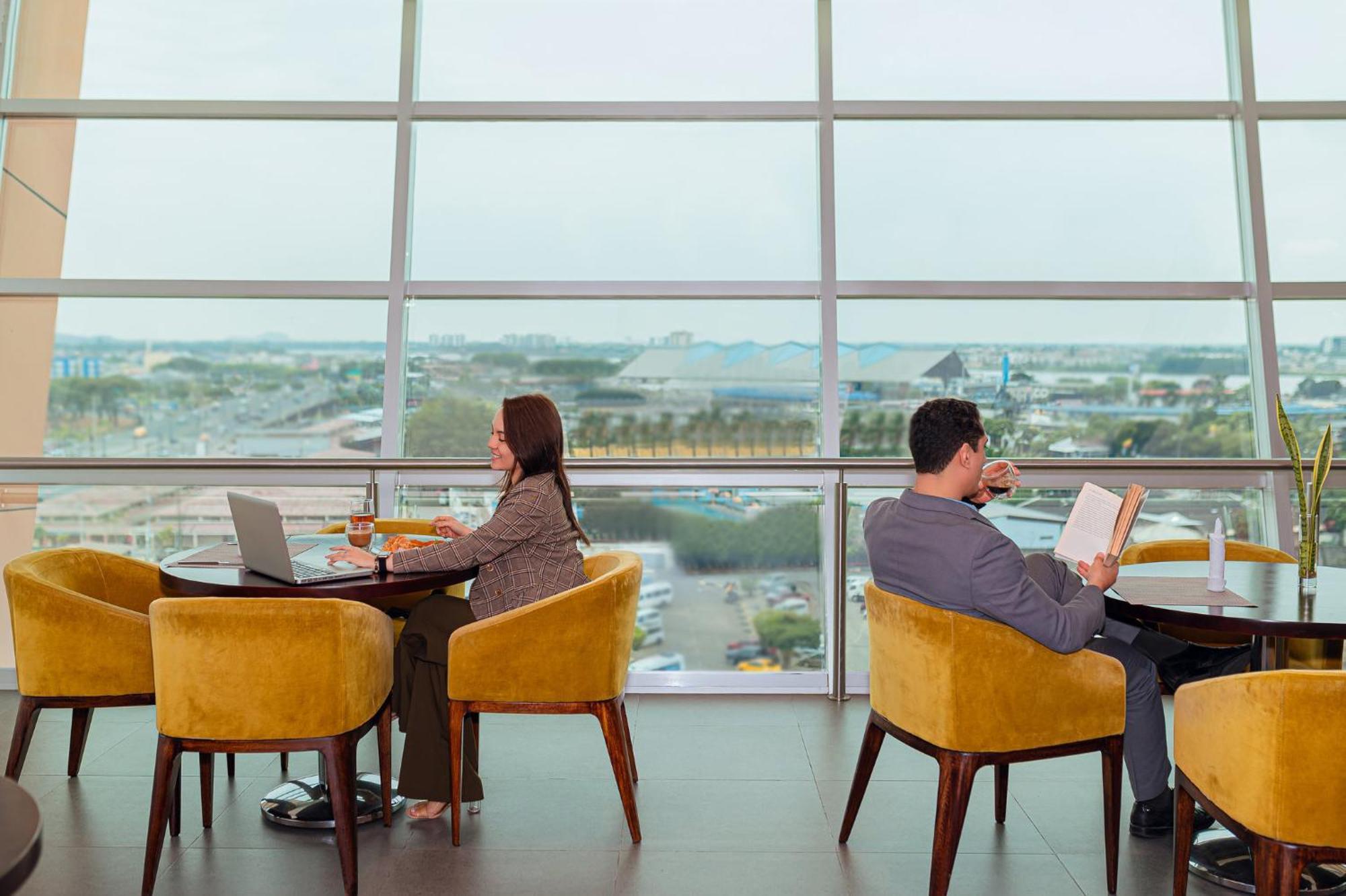 Holiday Inn Guayaquil Airport By Ihg Zewnętrze zdjęcie The lounge at the airport