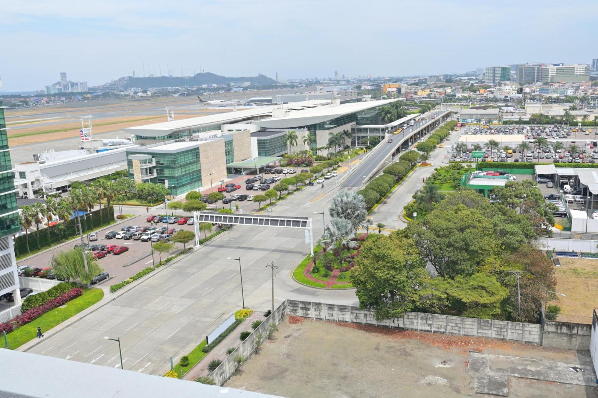 Holiday Inn Guayaquil Airport By Ihg Zewnętrze zdjęcie View of the airport