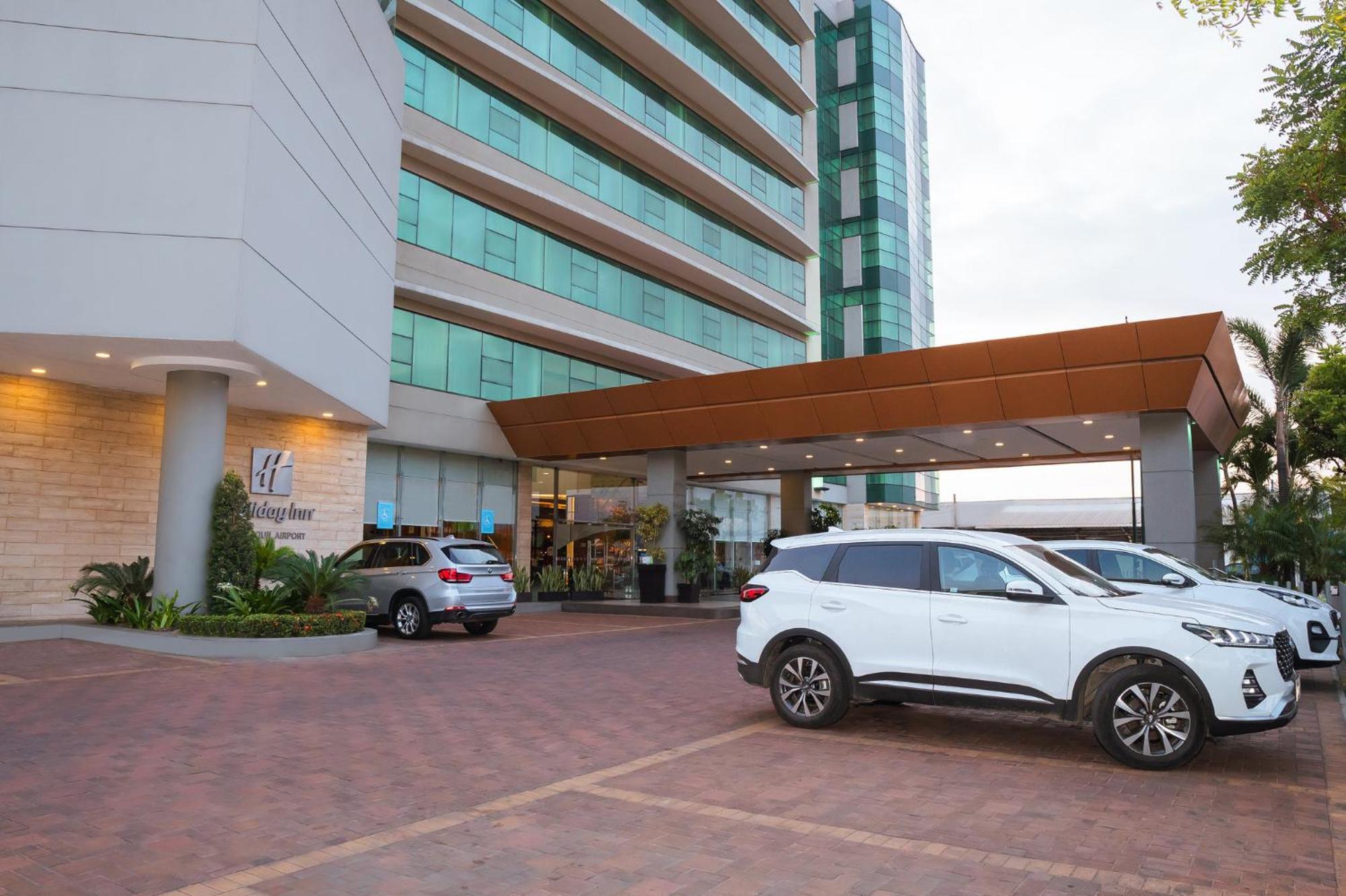Holiday Inn Guayaquil Airport By Ihg Zewnętrze zdjęcie The hotel's entrance