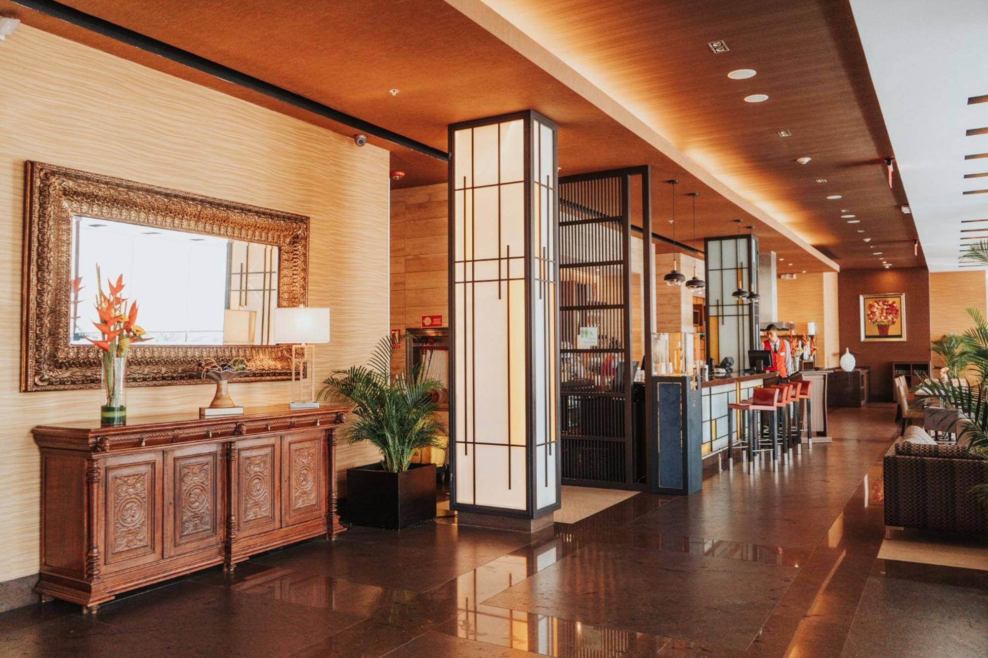 Holiday Inn Guayaquil Airport By Ihg Zewnętrze zdjęcie The interior of the lounge