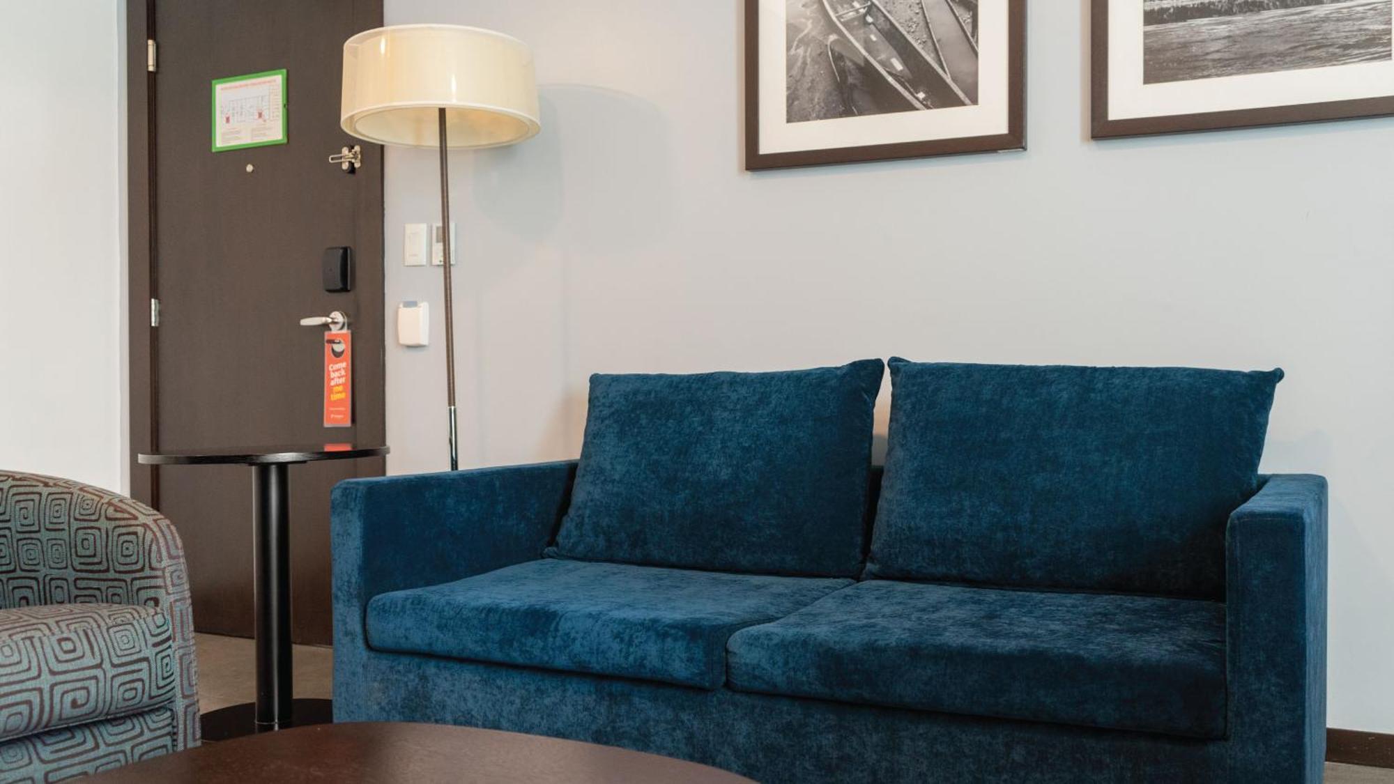 Holiday Inn Guayaquil Airport By Ihg Zewnętrze zdjęcie A sofa