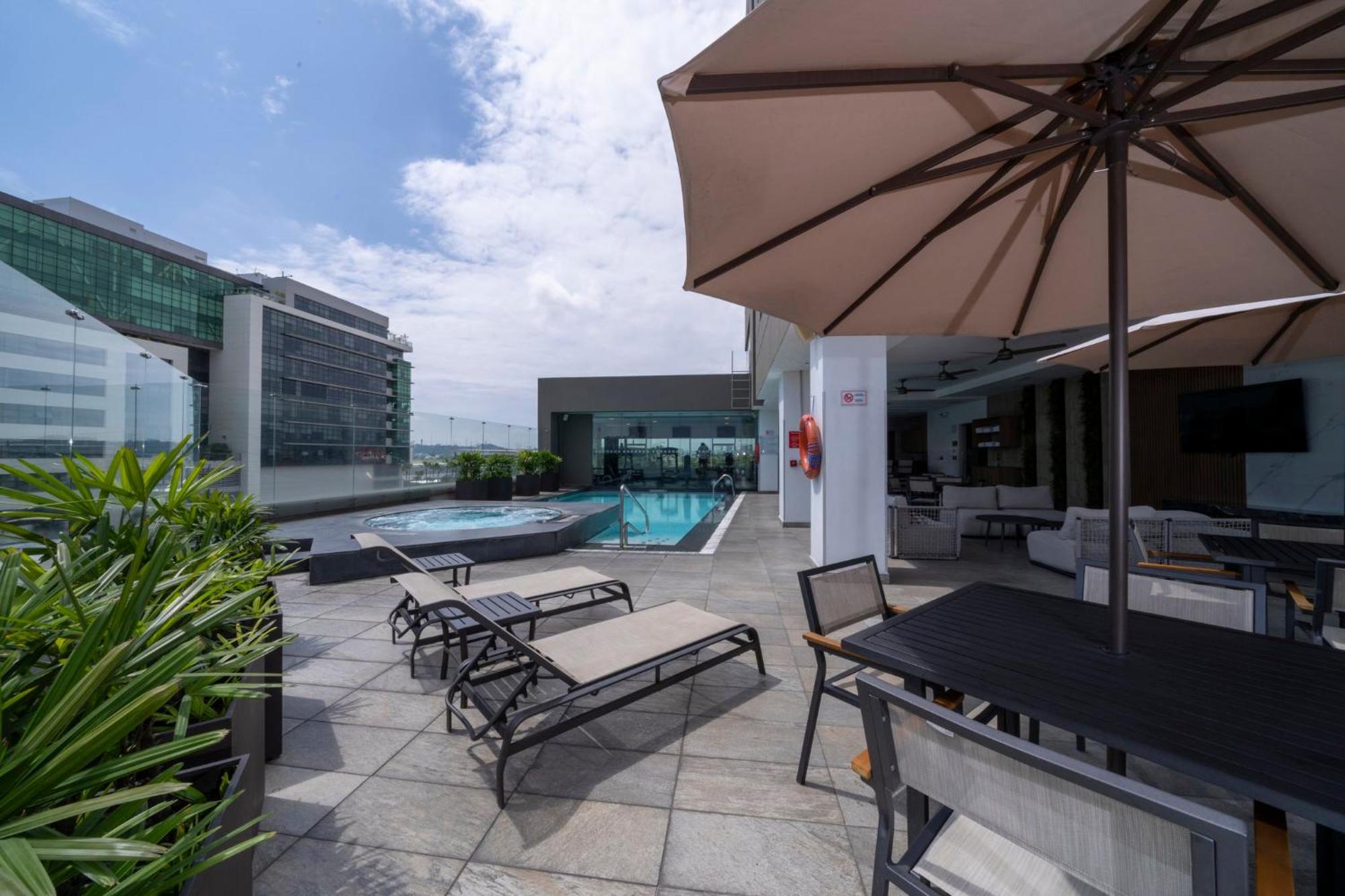 Holiday Inn Guayaquil Airport By Ihg Zewnętrze zdjęcie Sky Pool